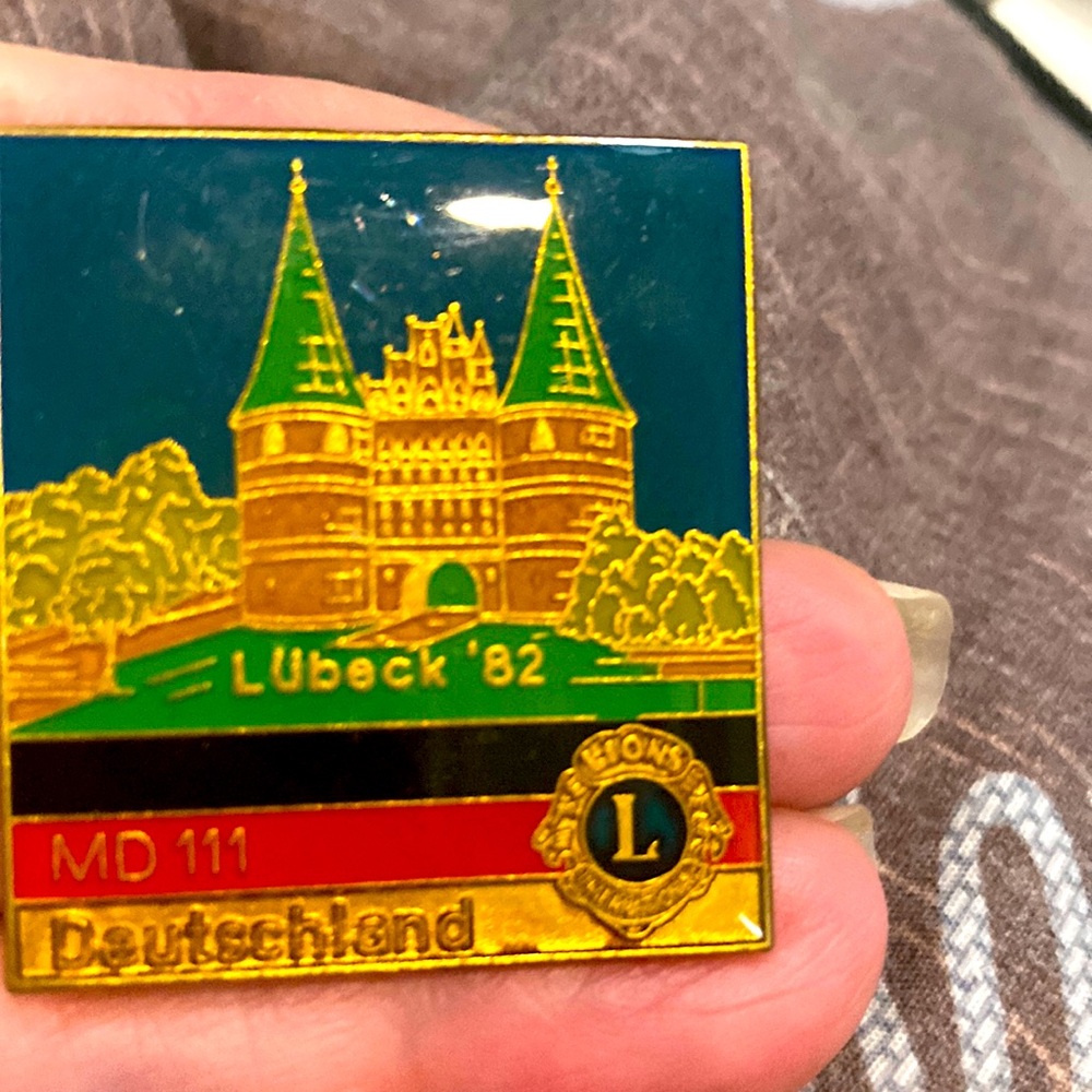 Lübeck '82 Deutschland Pin for lions club collectible